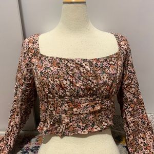 Long sleeve dropped shirt. Size medium (worn once).